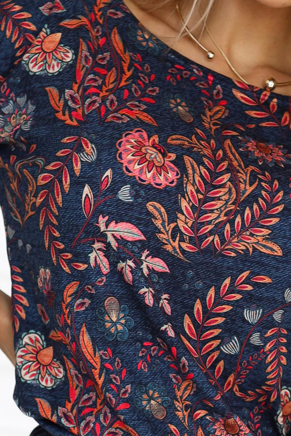 13-163 Sportkleid mit Taschen - Blätter auf Jeans