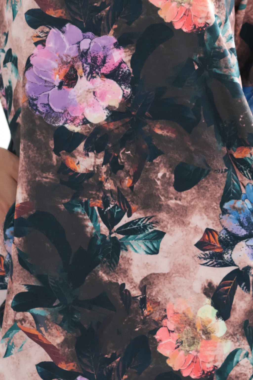 40-18 JOLA Oversize-Kleid mit Taschen – Schokoladenton mit Blumenmuster