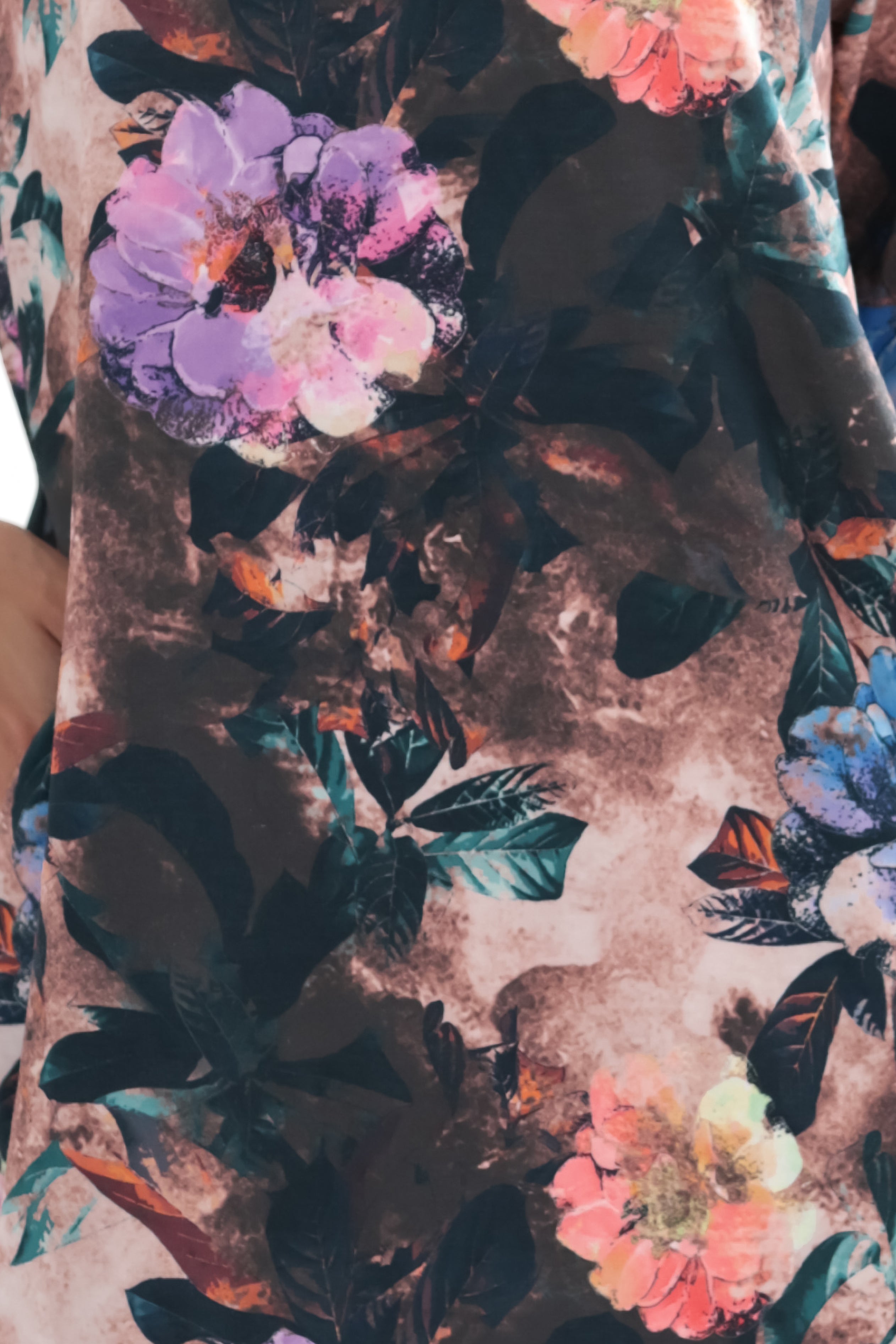 40-18 JOLA Oversize-Kleid mit Taschen – Schokoladenton mit Blumenmuster