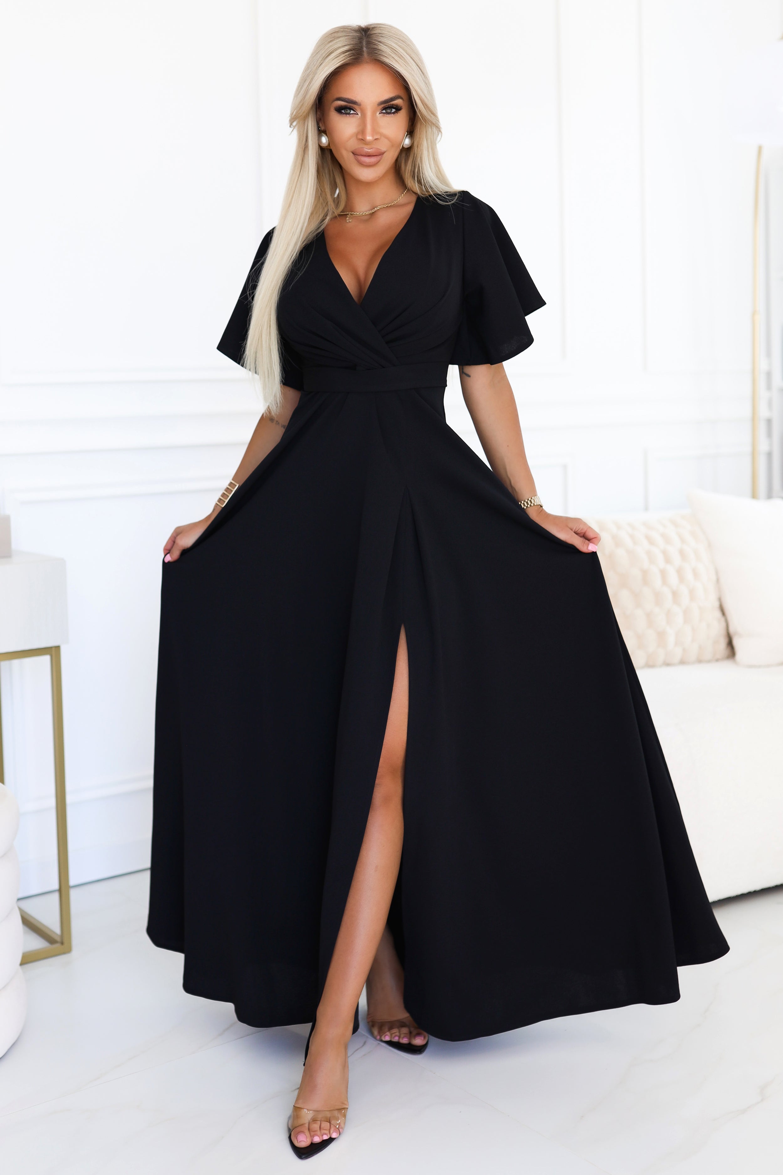 581-7 JENNIFER langes Kleid mit Beinschlitz, Ärmeln und Ausschnitt - schwarz
