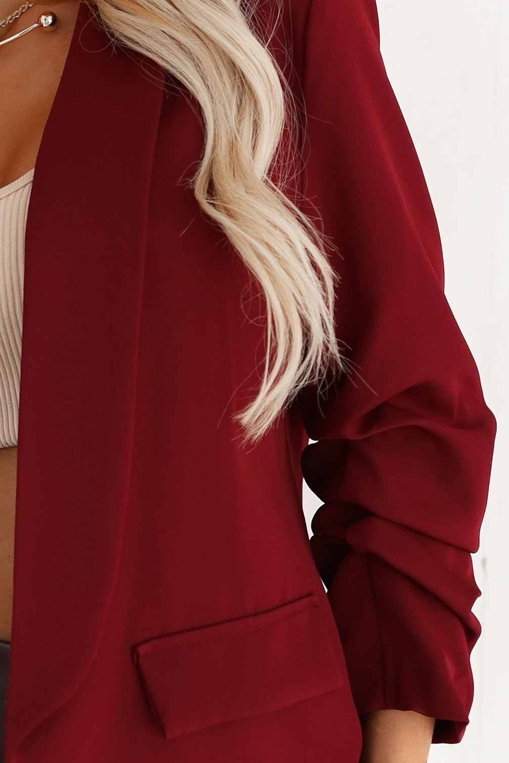 588-4 Klassische Damenjacke mit drapierten Ärmeln - bordeauxrot