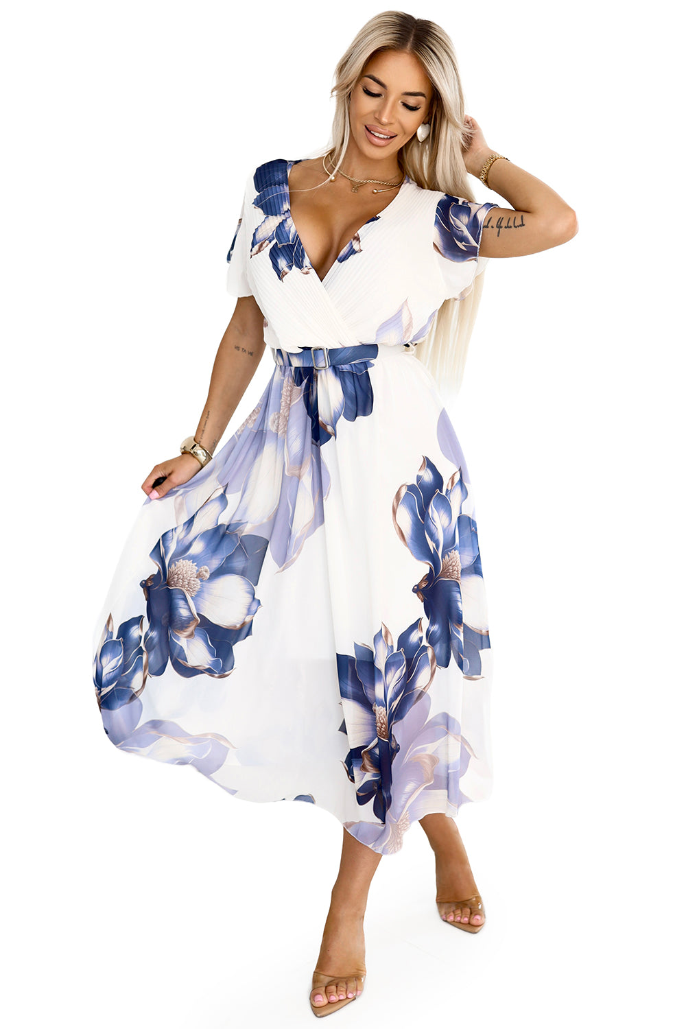 601-1 Luftiges Midikleid mit Wickelausschnitt und großem Blumenmuster - Blautöne