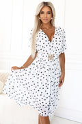 604-2 Sinnliches schwarzes Polka Dot Kleid mit Wickelausschnitt und dekorativem Gürtel - weiß