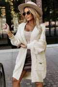 628-1 Modischer Oversize-Cardigan mit dekorativer Brosche und praktischen Taschen - Beige
