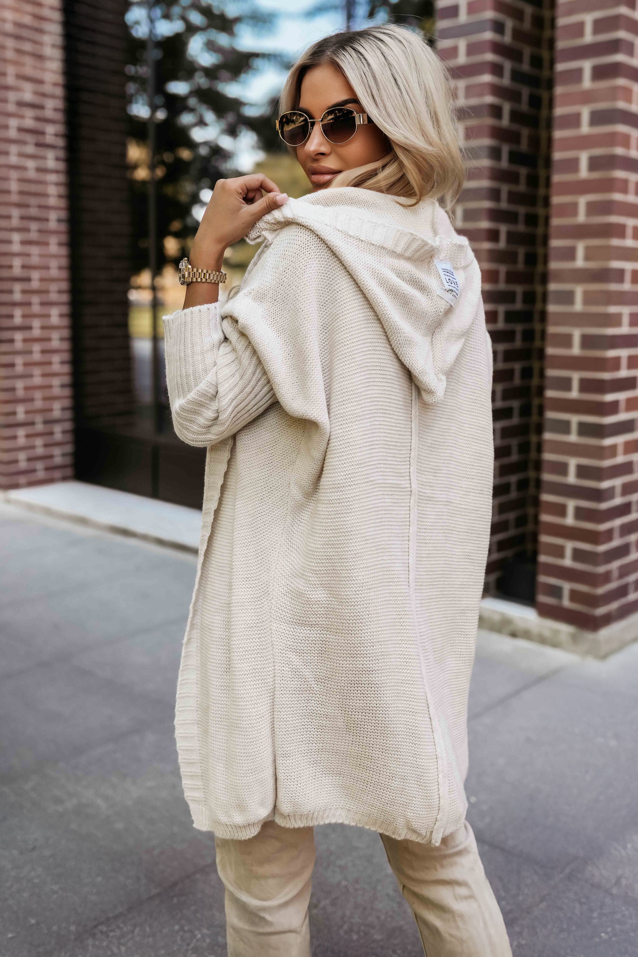 629-1 Bequemer Oversize-Cardigan mit Kapuze und stylischem Patch - Beige