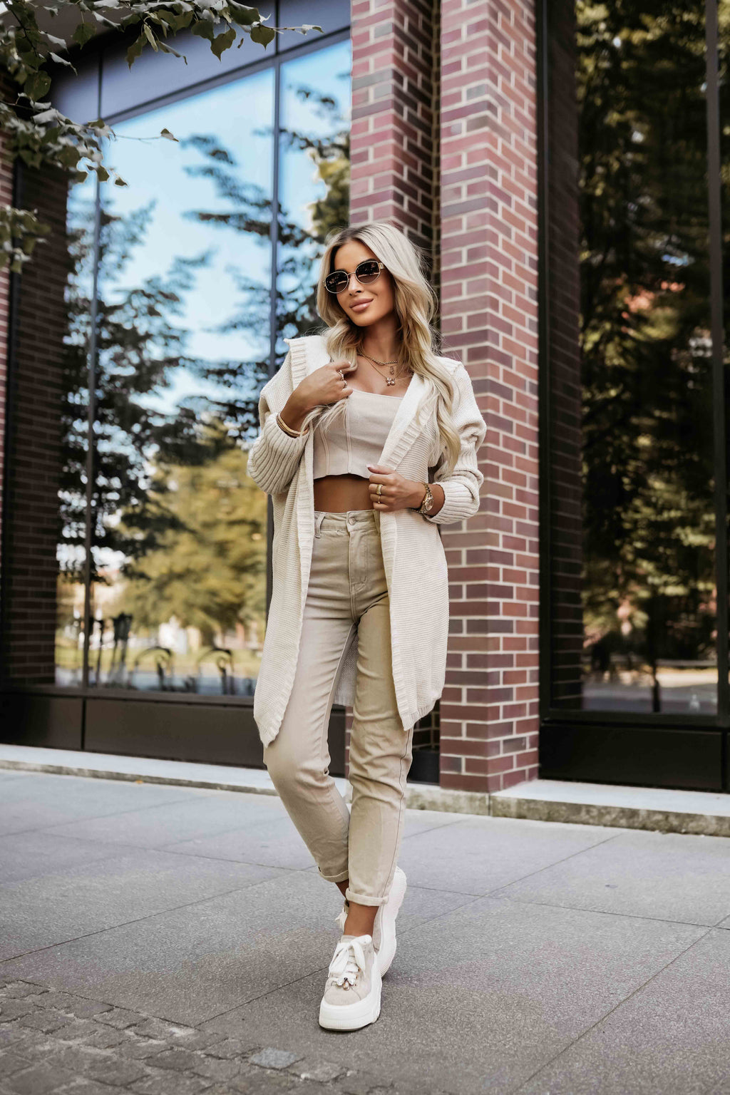 629-1 Bequemer Oversize-Cardigan mit Kapuze und stylischem Patch - Beige