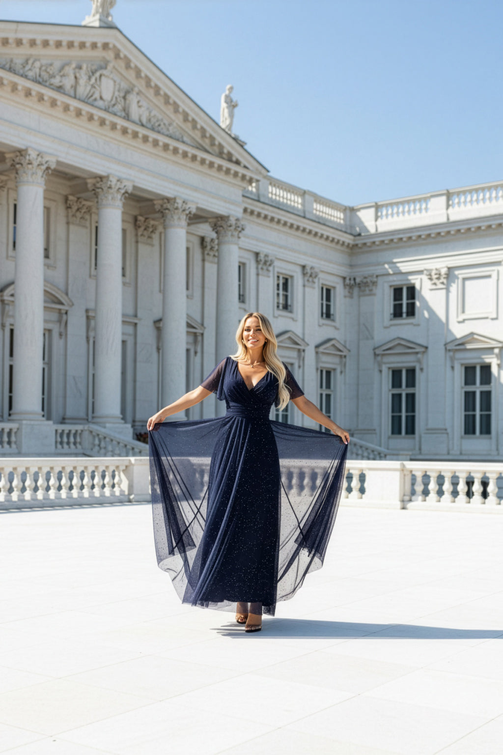 635-3 MELANIA Langes, glänzendes Kleid mit Ausschnitt und kurzen Ärmeln - marineblau