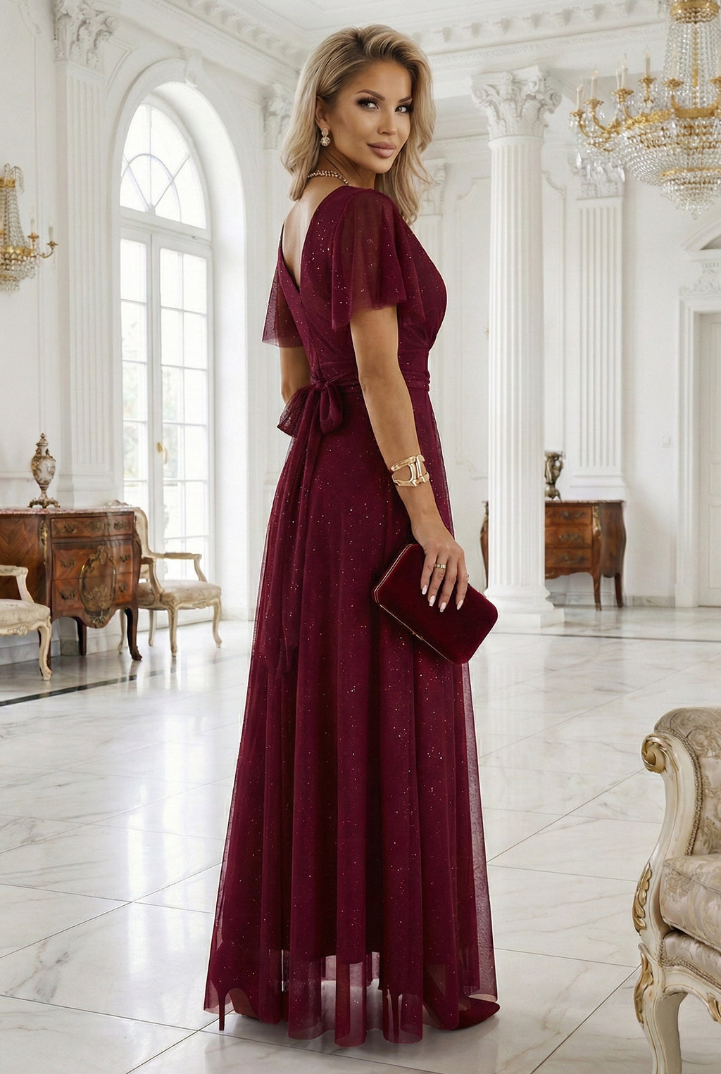 635-5 MELANIA langes, glänzendes Kleid mit Ausschnitt und kurzen Ärmeln - bordeauxrot