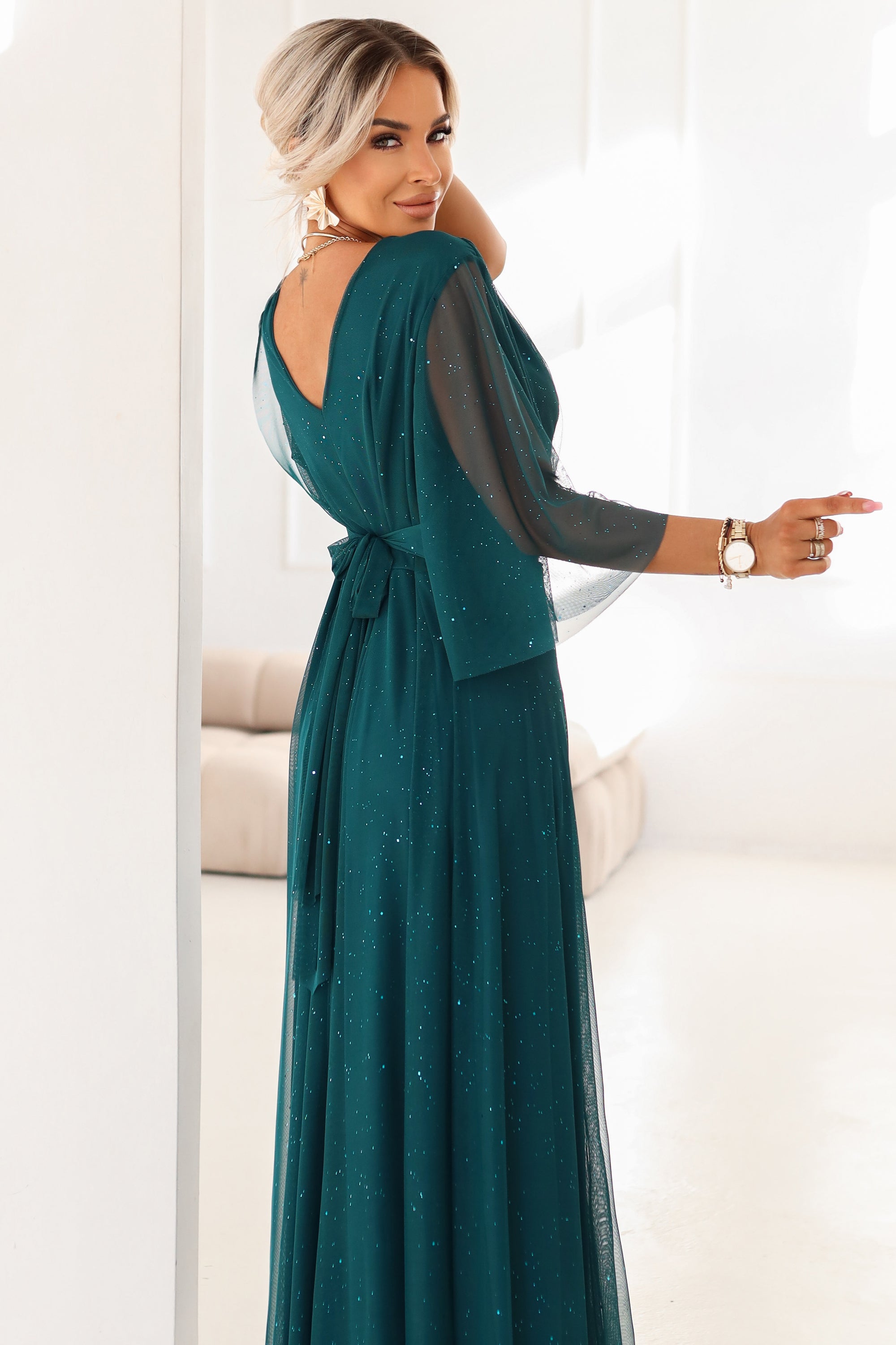 654-1 Langes, schimmerndes Plus-Size-Kleid mit U-Boot-Ausschnitt und transparenten Ärmeln - flaschengrün