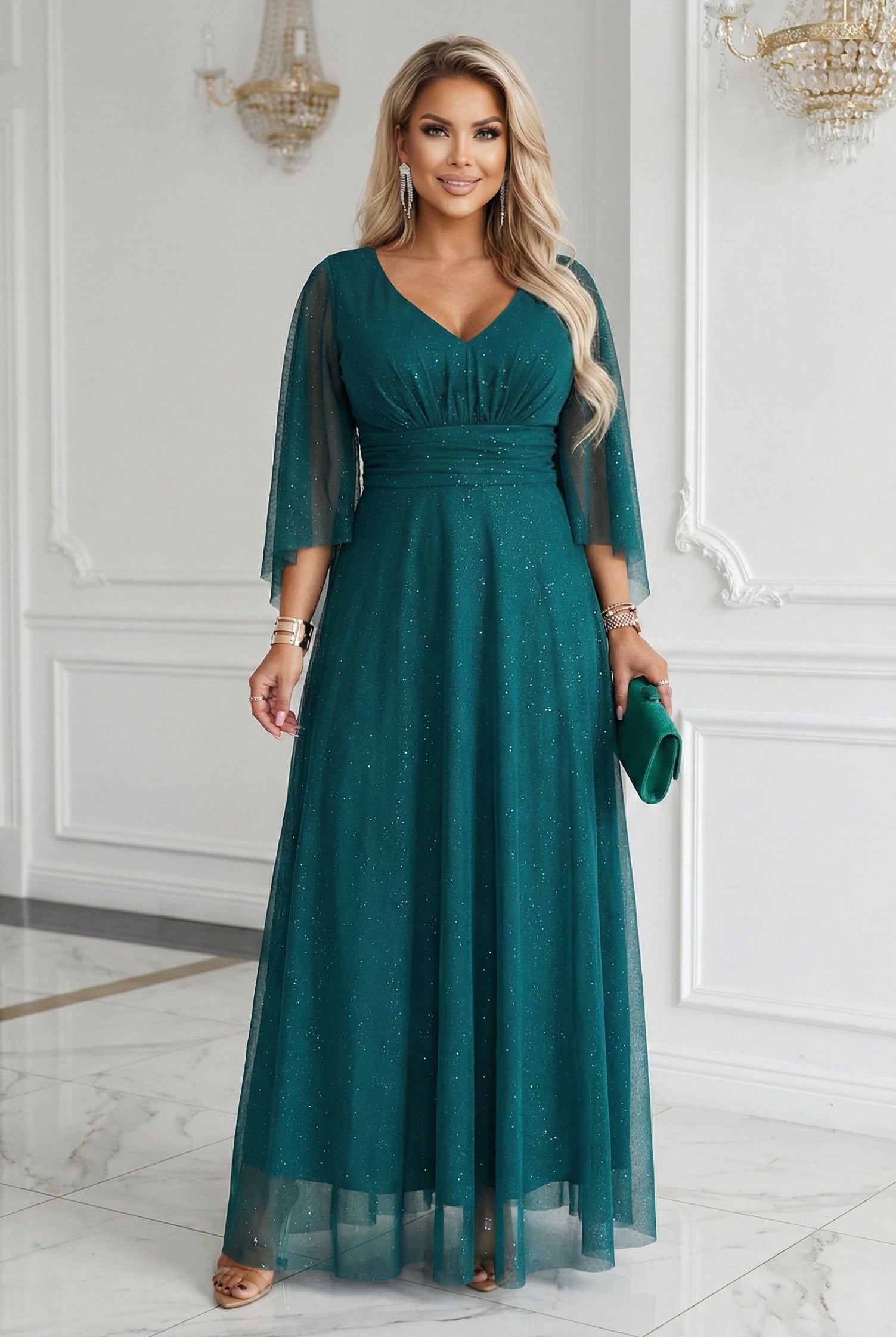 655-2 Ein langes, schimmerndes Kleid mit tiefem Ausschnitt und transparenten Ärmeln - smaragdgrün