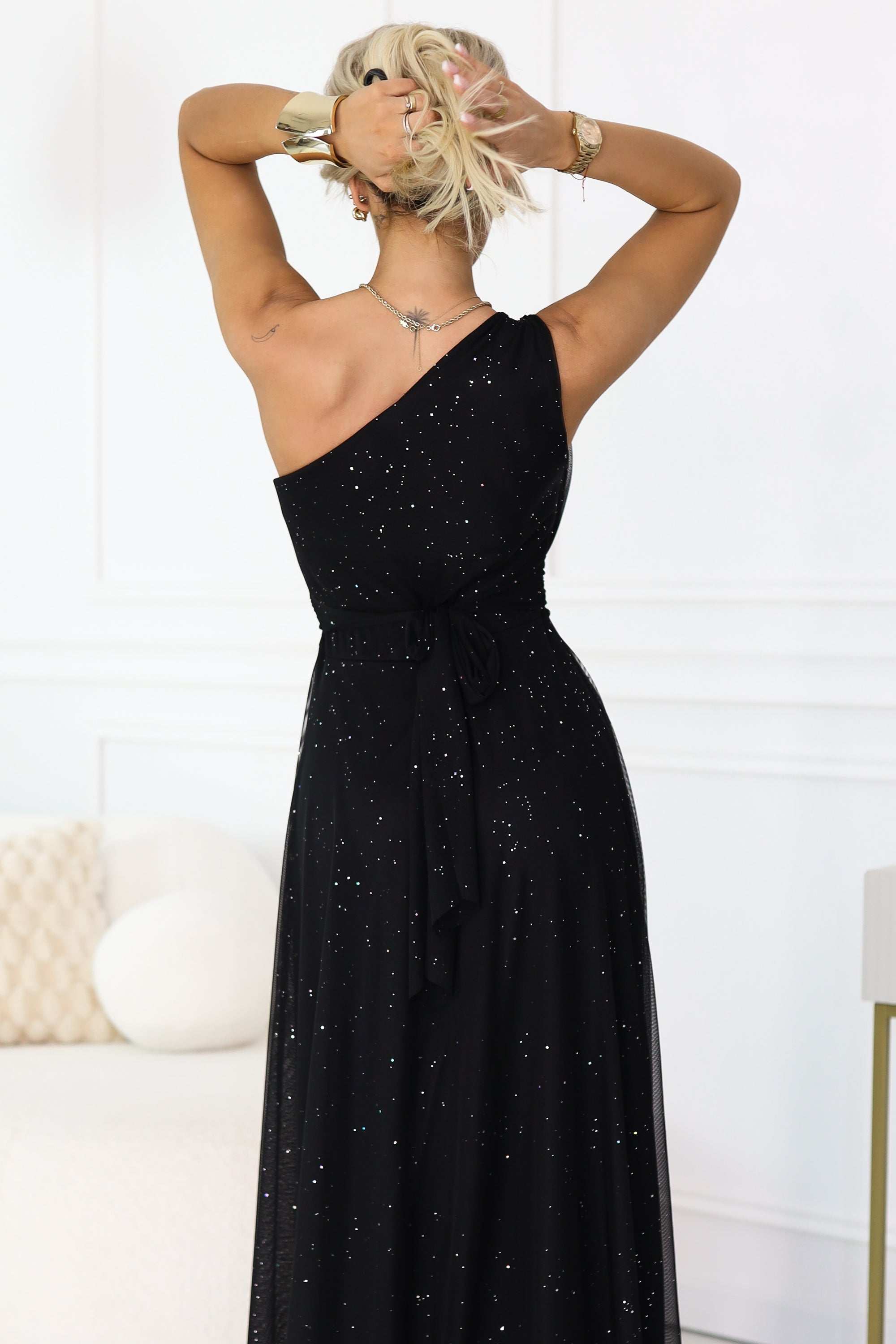 656-3 Langes, glänzendes, schulterfreies Abendkleid - klassisches Schwarz