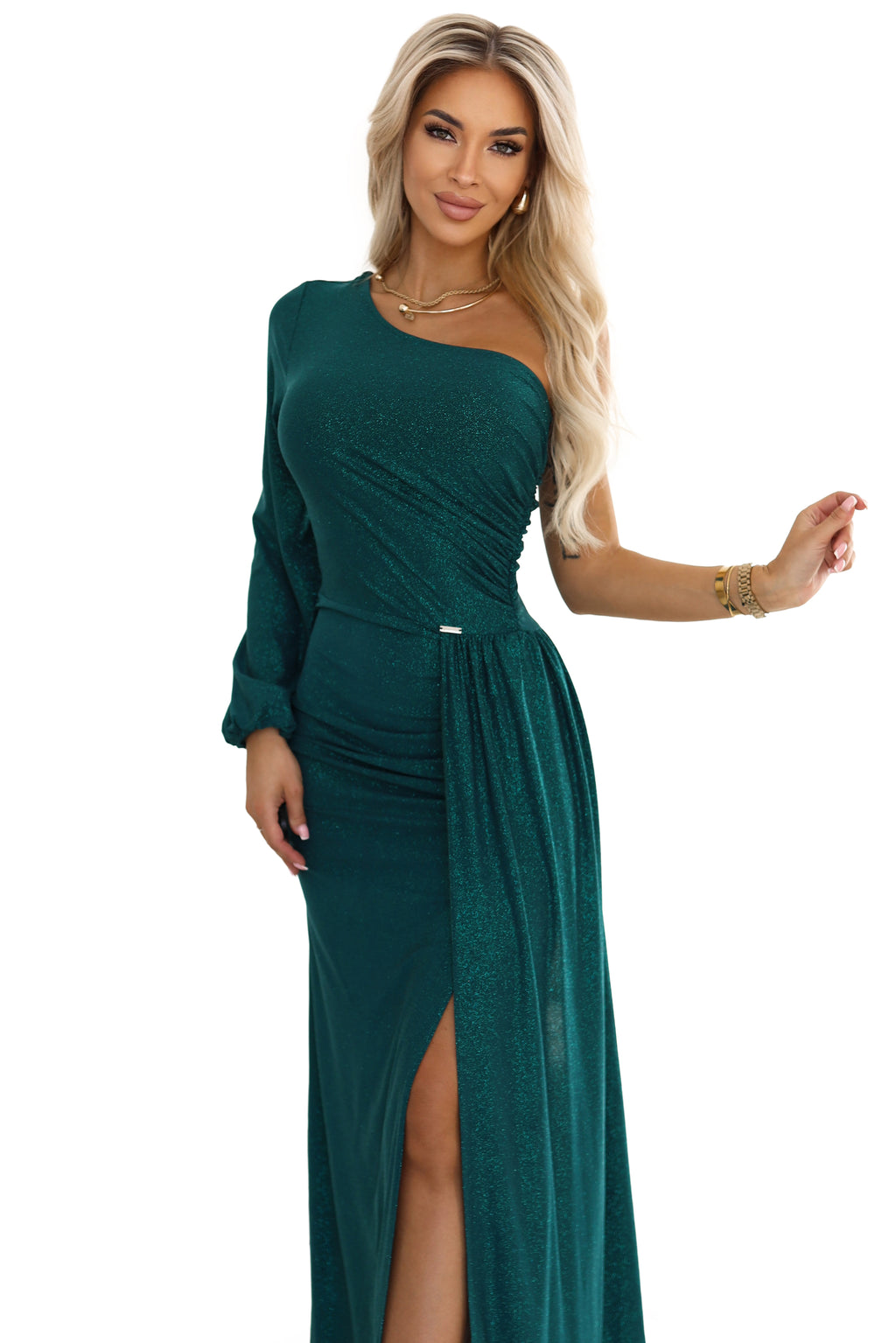 658-2 Glitzerndes, schulterfreies Maxikleid mit asymmetrischen Ärmeln und Schlitz - flaschengrün