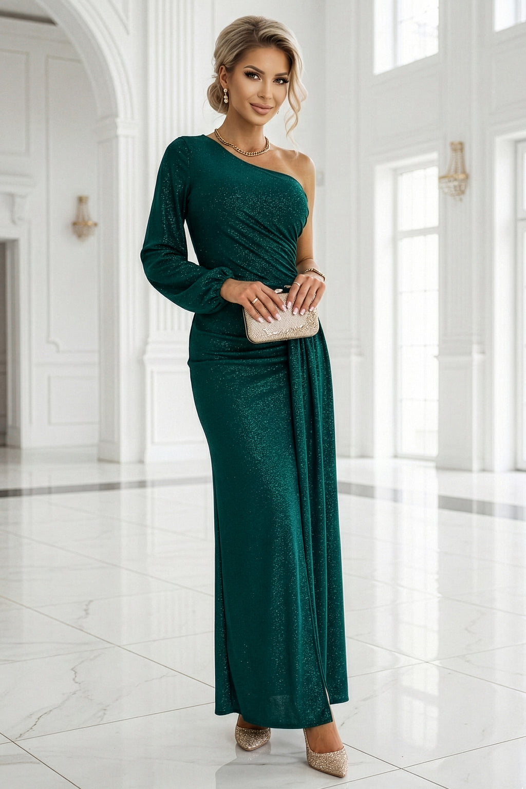 658-2 Glitzerndes, schulterfreies Maxikleid mit asymmetrischen Ärmeln und Schlitz - flaschengrün