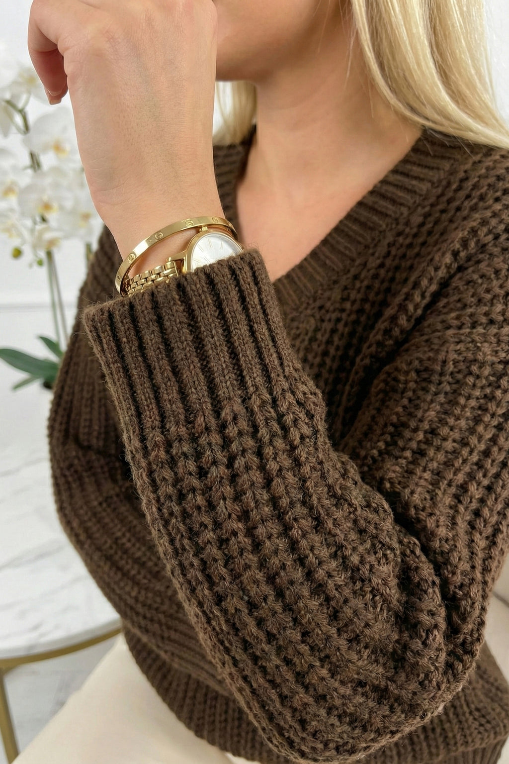 661-2 Warmer Oversize-Pullover mit grobem Strickmuster und V-Ausschnitt - Schokoladenbraun